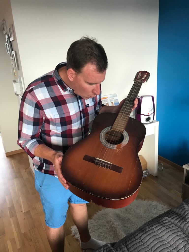 82085373-927D-4BBC-8E22-329DA0C4859C