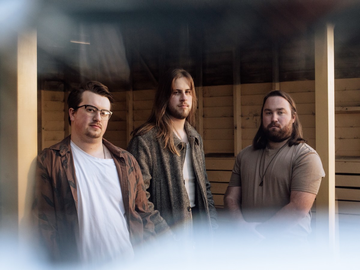 CRYSTALLINES claim their place on the Melbourne prog rock scene with a punchy debut single, ‘Hammer & Tong’. Band interview