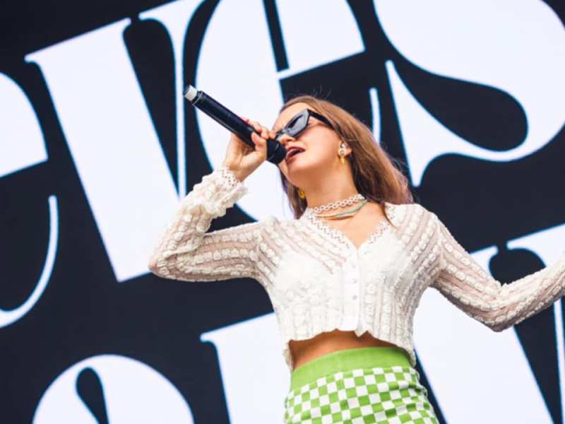 “If finding success means killing my soul for some likes and comments, then I don’t want it”. Why I 100% agree with Aussie singer, Eves Karydas